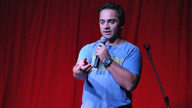 Varanda tem noite de humor com Rogério Vilela