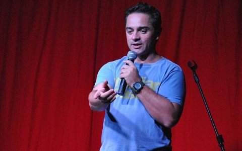 Varanda tem noite de humor com Rogério Vilela
