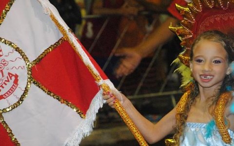 Bicampeã, Estiva presta homenagem ao E.C. Taubaté 