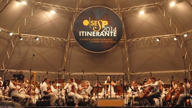 Osesp realiza concerto em domingo chuvoso