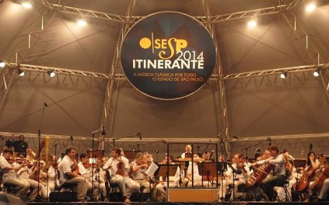 Osesp realiza concerto em domingo chuvoso