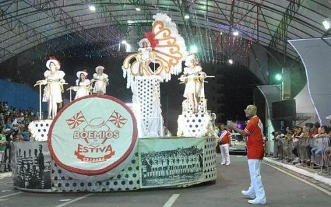 Desfile da Escola de Samba Boêmios da Estiva