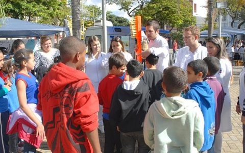 Gurilândia recebe Unitau na Praça 