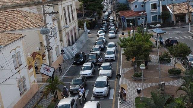 Obras de recapeamento geram congestionamento na regão central