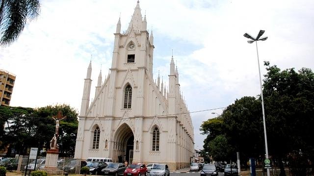 Praça Santa Terezinha passa por revitalização 
