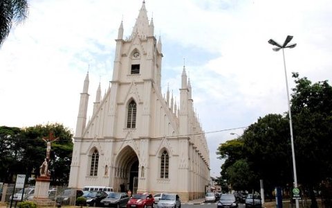 Praça Santa Terezinha passa por revitalização 