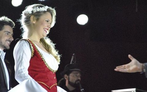 Bárbara Piccinato é eleita Rainha da Festa Italiana