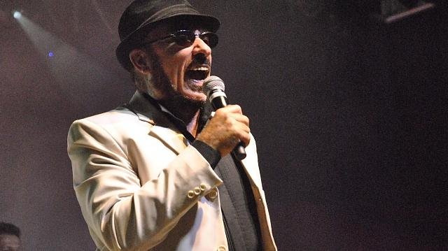 Fred Rovella contagia público com show interativo