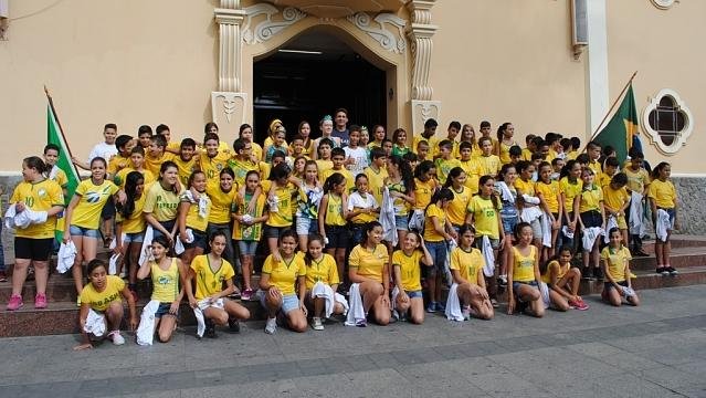 Dom Epaminondas recebe apresentação em flash mob