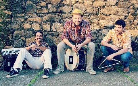 Trio Macaíba traz forró pé-de-serra para cidade