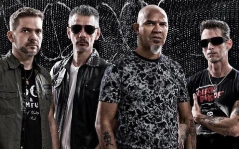 Sesc recebe show da banda Inocentes 