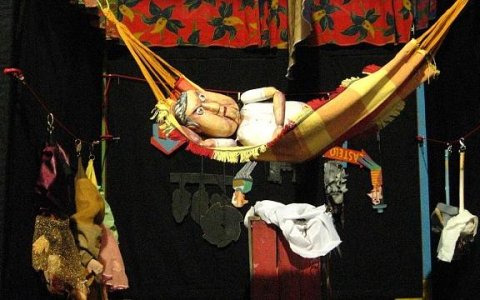 Praça Dom Epaminondas recebe apresentação teatral
