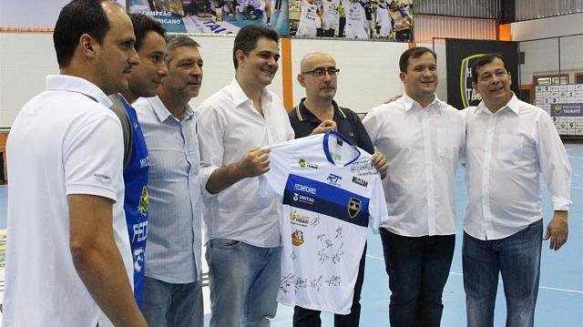 Prefeitura reinaugura Ginásio do Emecal
