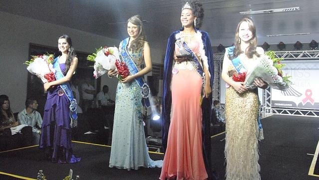 Julienne Gomes vence 12ª edição do Miss Comerciária