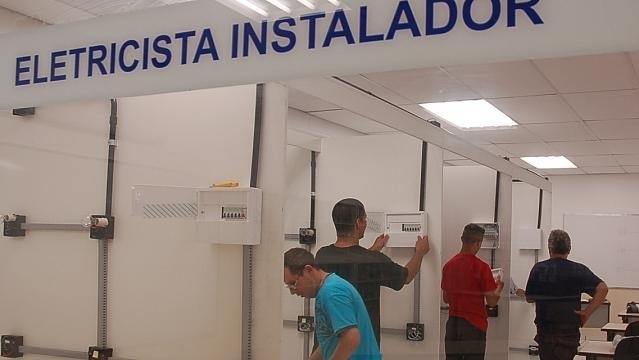 Escola do Trabalho oferece vagas em quatro cursos