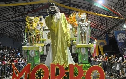 Desfile do G.R.C.E.S. Império e Boêmios do Morro 