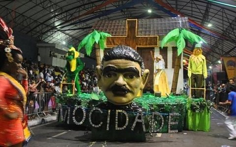 Desfile do G.R.C.E.S. Império Central da Mocidade Alegre 