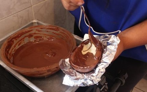 Ovo de Páscoa caseiro é opção na hora de economizar 