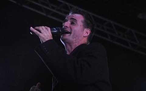 Cantor Ivano encerra penúltimo dia da Festa de Quiririm