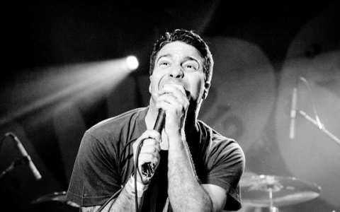 Banda Dead Fish se apresenta em bar de Taubaté