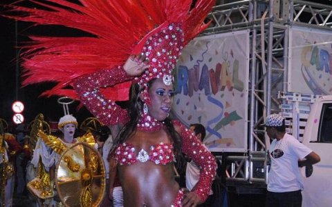 Melhores momentos dos desfiles do Carnaval 2017 de Taubaté