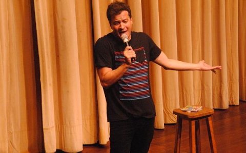 Entrevista: Rafael Cortez fala sobre a carreira, TV Globo e stand ups