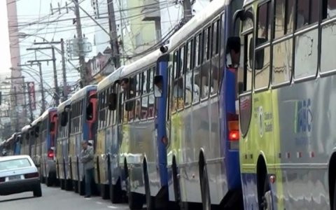 Motoristas da ABC fazem operação tartaruga