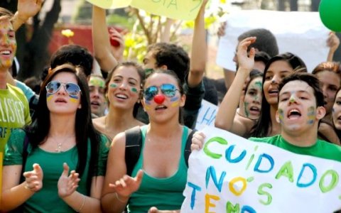 Manifestação estudantil luta por melhorias na educação