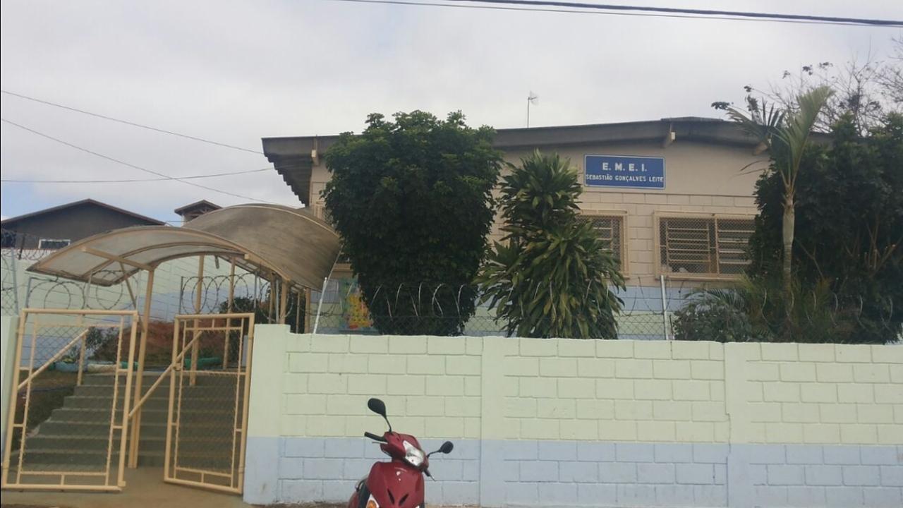 Prefeitura reinaugura escola no bairro Chácaras Reunidas