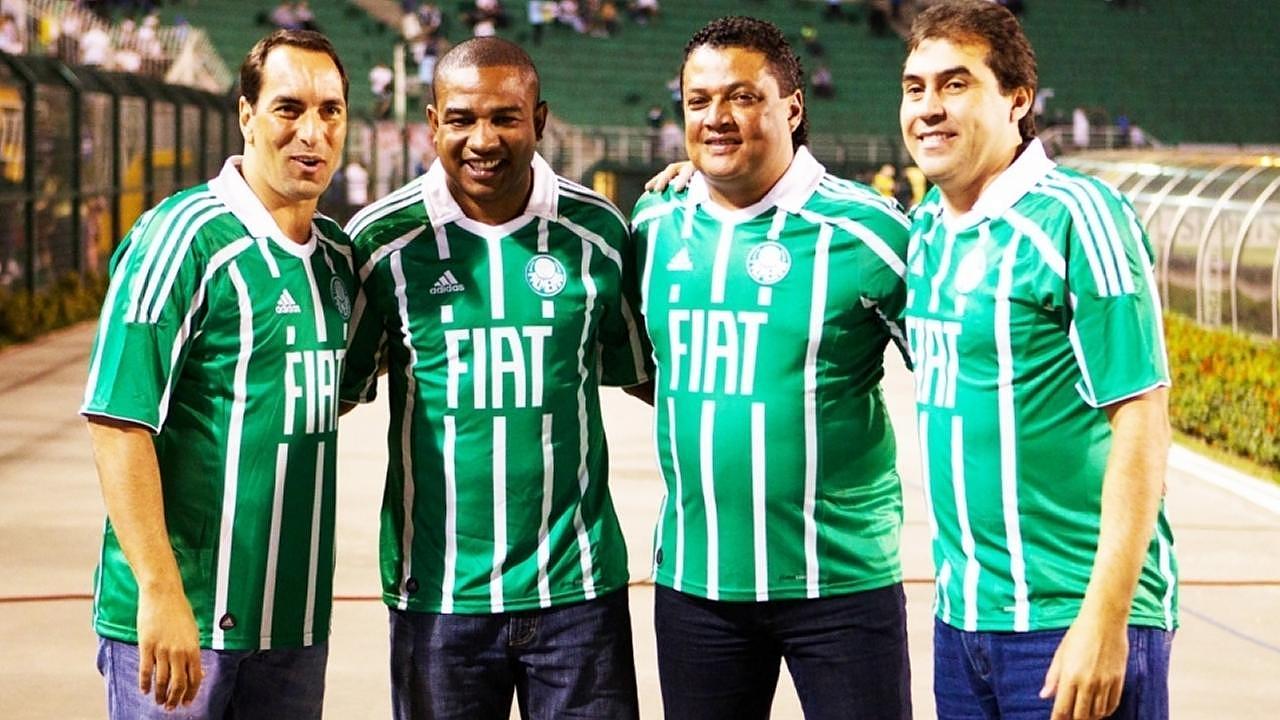 Ex-jogadores do Palmeiras participam do “Natal Azul” em Taubaté