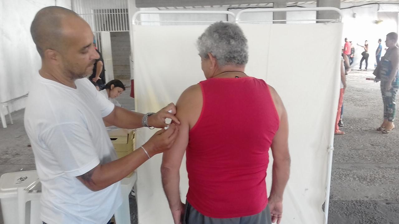 Taubaté vacina mais de 4 mil pessoas no primeiro dia de campanha