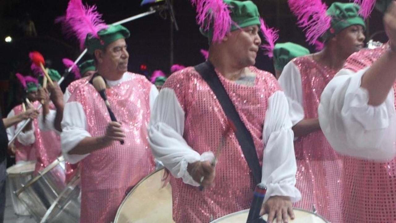 Com problemas, Boêmios do Morro encerra noite de desfiles na Av. do Povo
