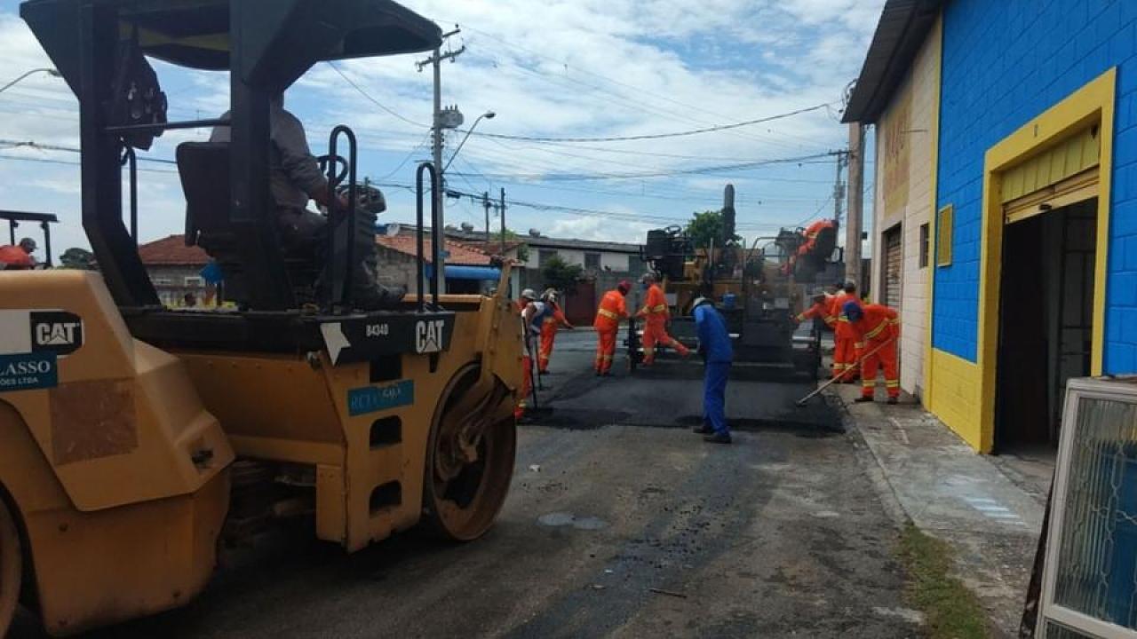 Obras de revitalização interditam trecho da Avenida Timbó