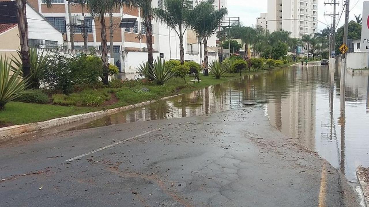 Chuva causa alagamentos em diversos pontos de Taubaté