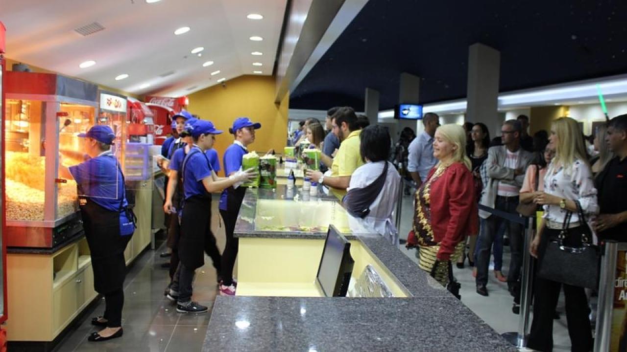 Lei que permite levar alimentos em cinemas e teatros é aprovada
