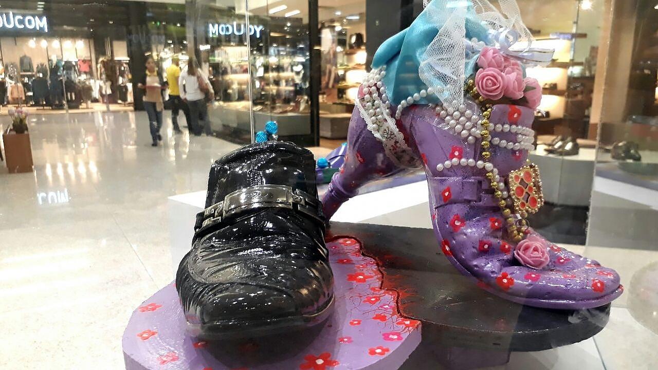 Shopping tem exposição sobre sapatos até o fim do mês