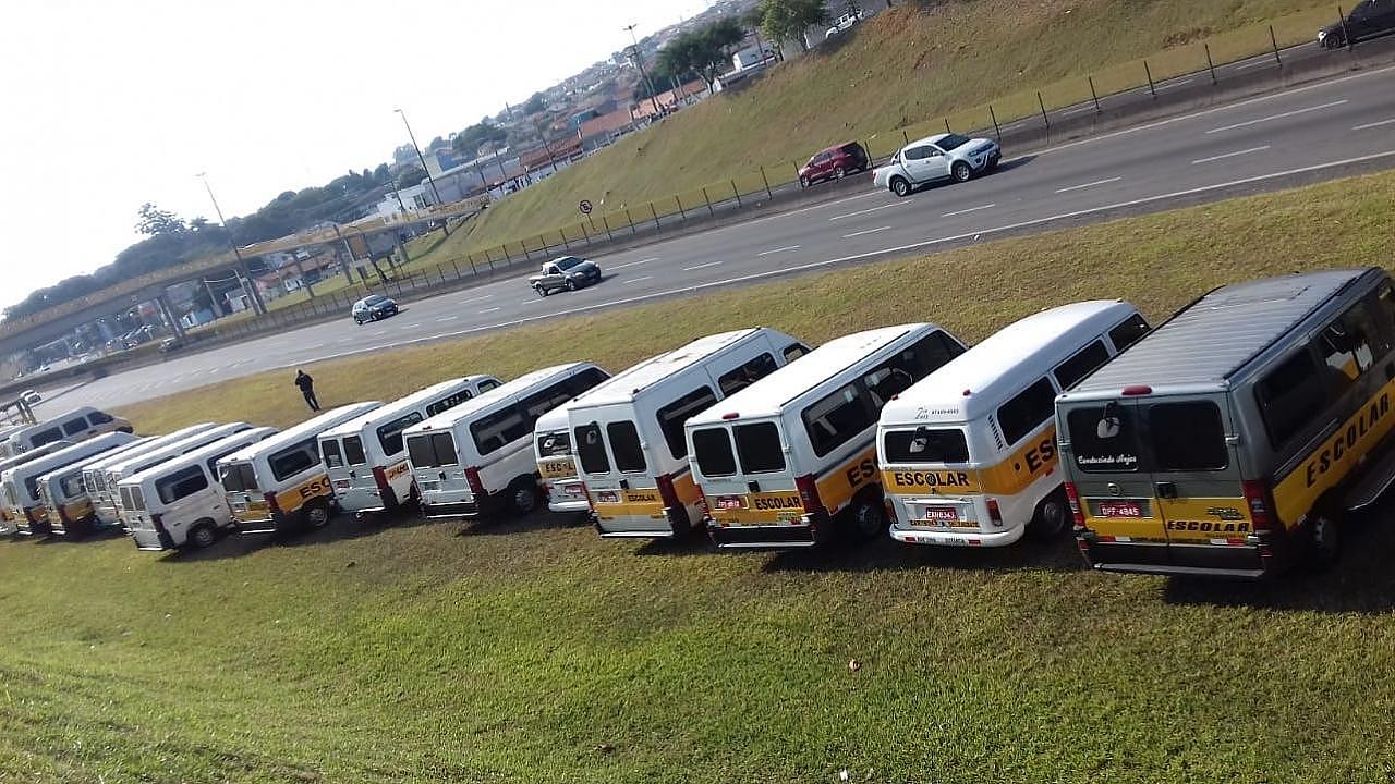 Veículos do transporte escolar são apreendidos em Taubaté