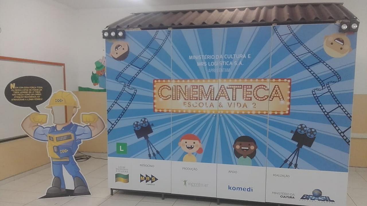 Cinemateca é atração em escola de Taubaté
