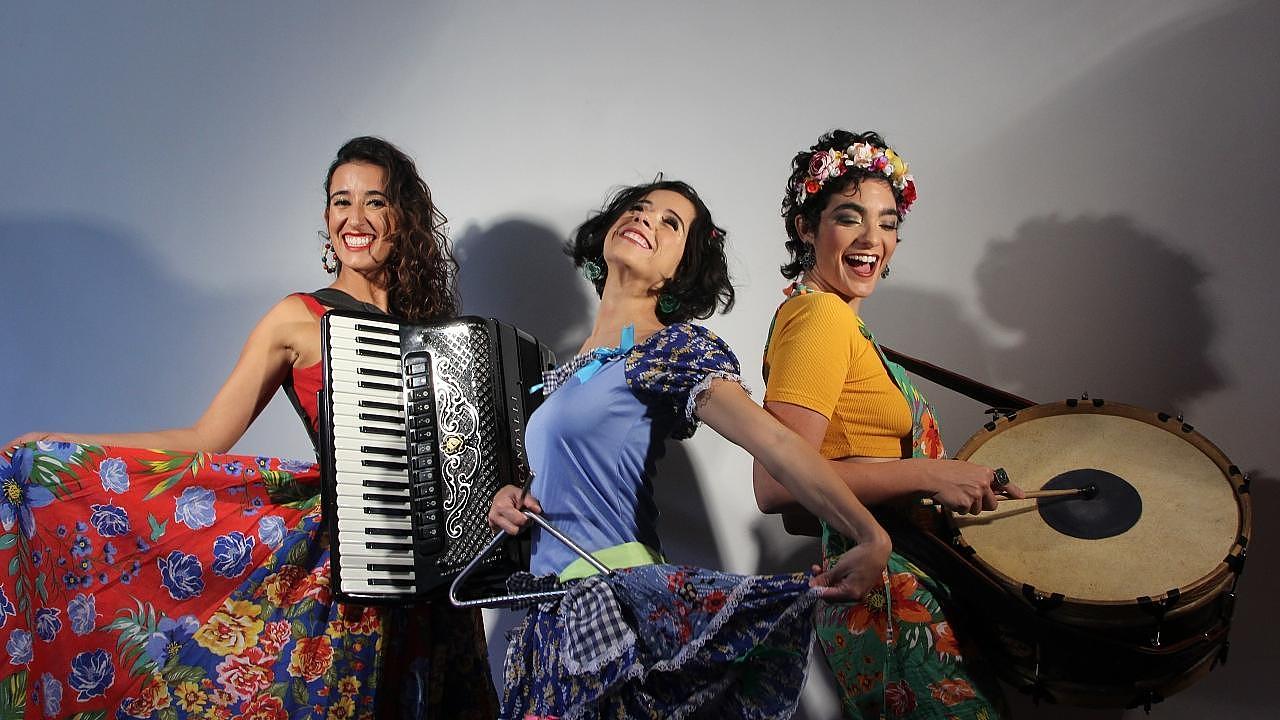 Trio Sinhá Flor celebra 10 anos de carreira no Sesc Taubaté