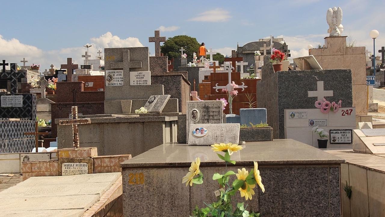 Prefeitura cobra regularização de taxas no cemitério do Belém
