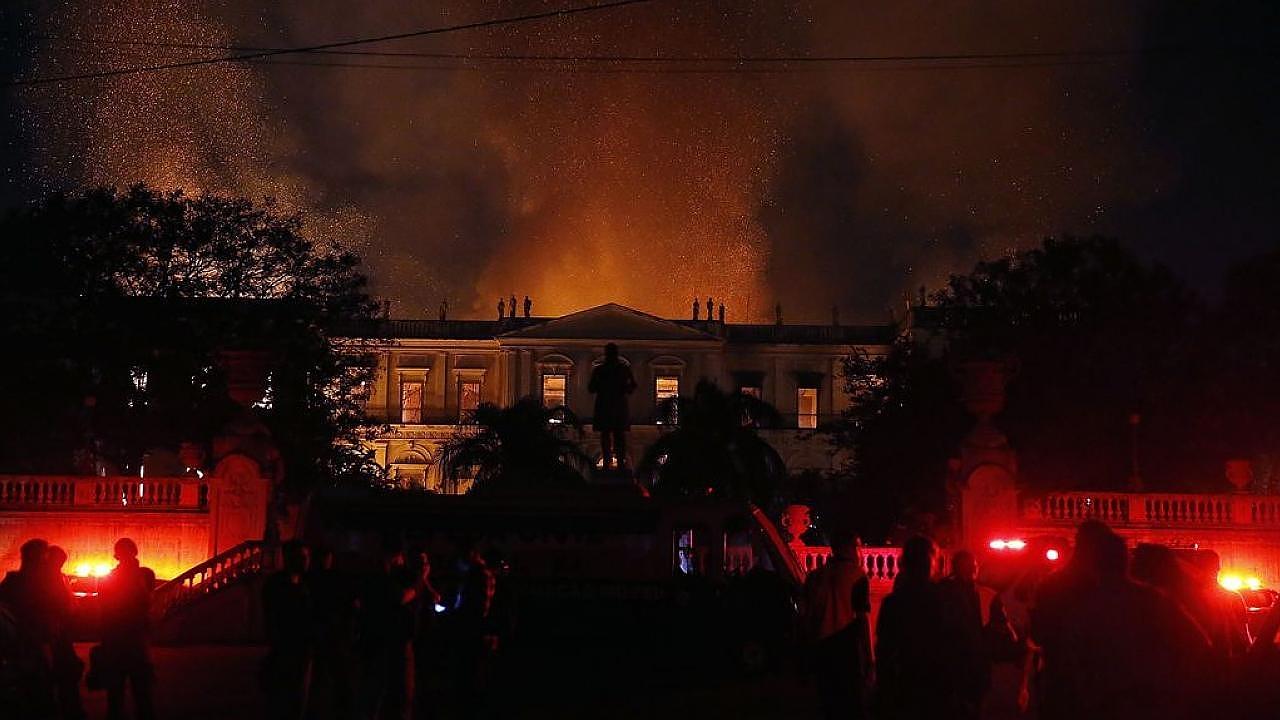 Unitau lamenta incêndio no Museu Nacional: “Choramos junto com o país”