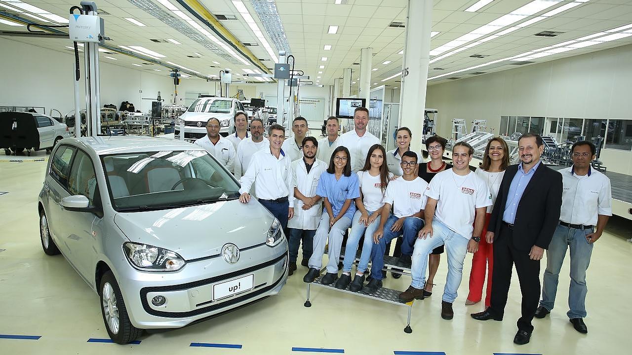 Volkswagen doa veículo para curso de formação profissional do Senai Taubaté
