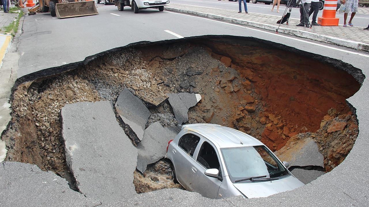 Obras em trecho com cratera na rua Juca Esteves têm início segunda-feira 