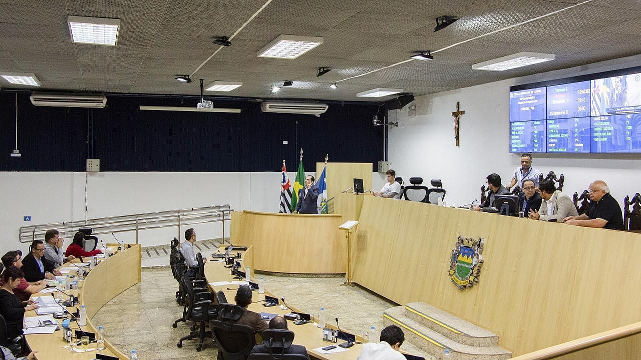 Câmara aprova empréstimo de quase R$ 30 milhões para troca de lâmpadas 