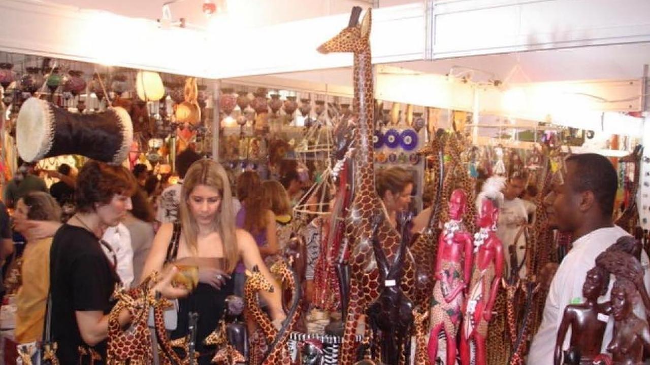 Shopping recebe mostra de artesanato com tradições e cultura de nove países