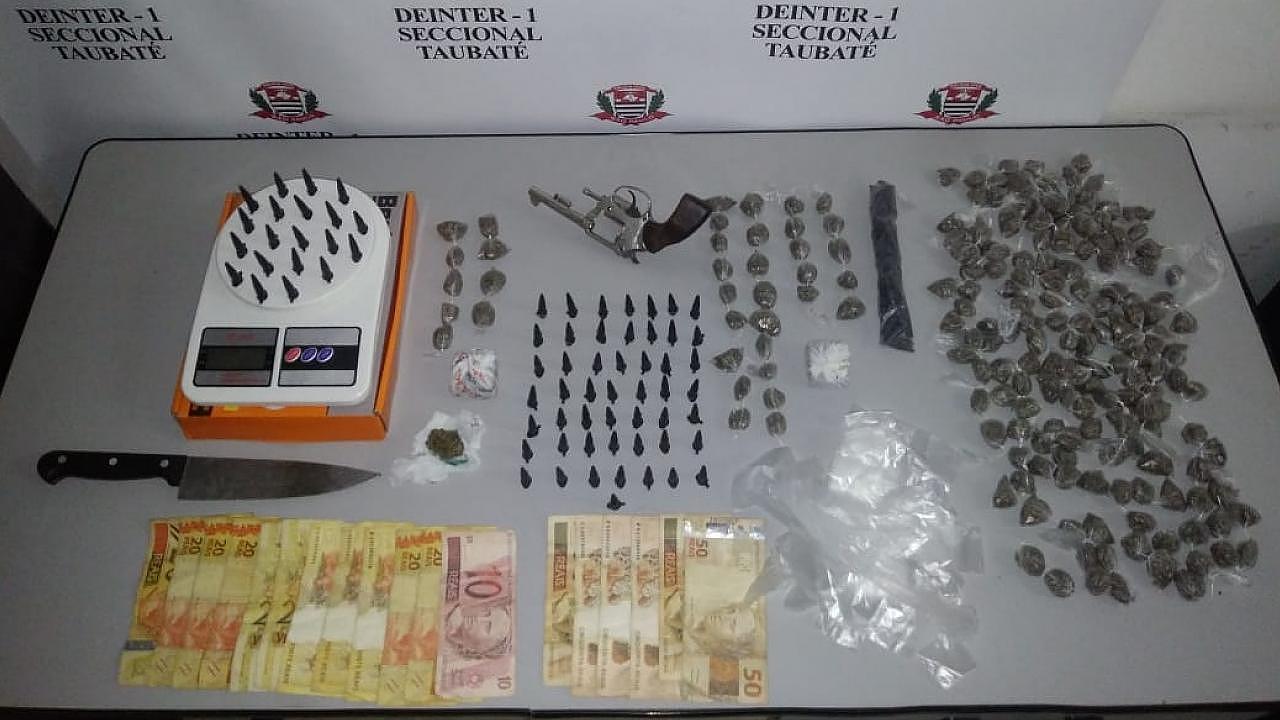 Adolescente é detido com drogas, armas e dinheiro em Taubaté