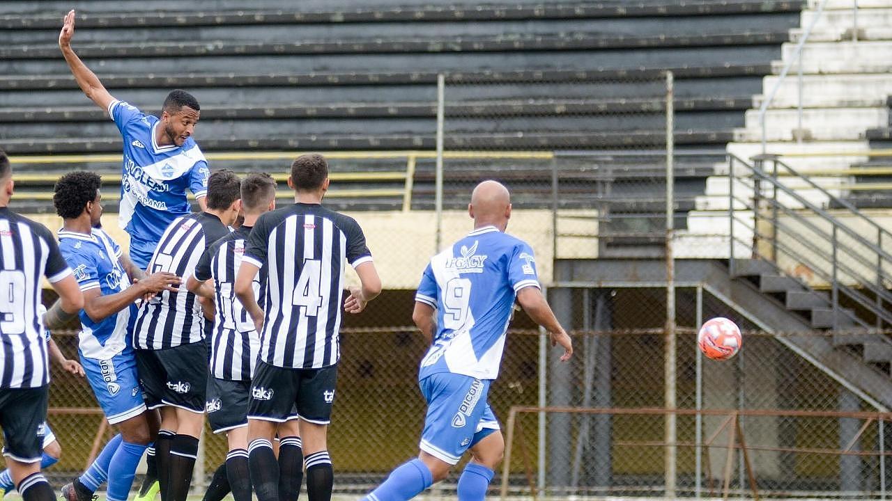 Taubaté é eliminado da Copa Paulista e ônibus do adversário é apedrejado