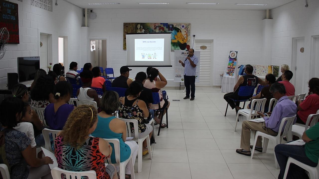 Reunião sobre programa BPC Escola acontece no Cras Sabará/Mourisco