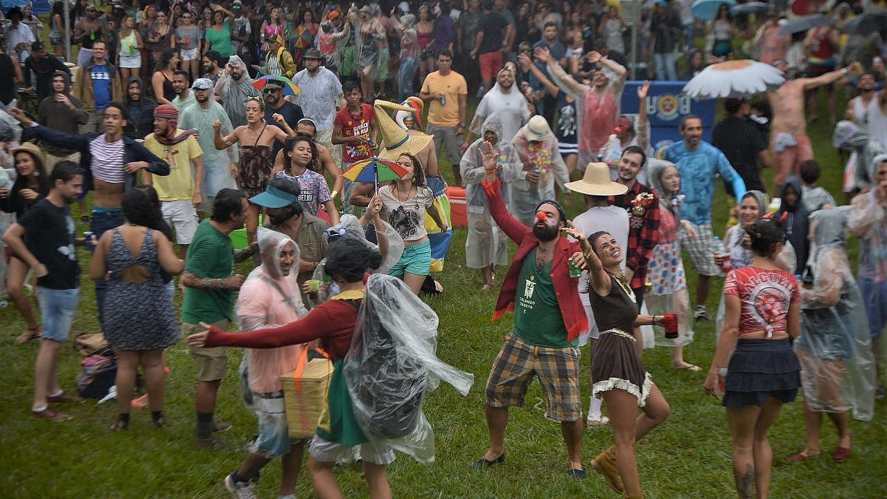 Frente fria traz chuva e temperaturas amenas para início do Carnaval na RMVale