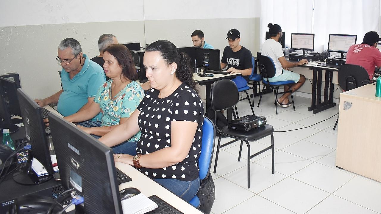 Unidade do Centro da Escola do Trabalho oferece 48 vagas em cursos gratuitos